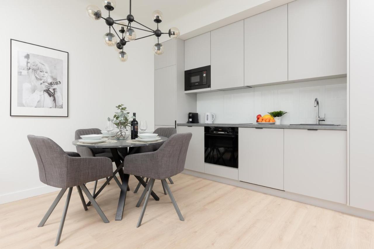 Srodmiescie Modern Krucza By Renters Prestige