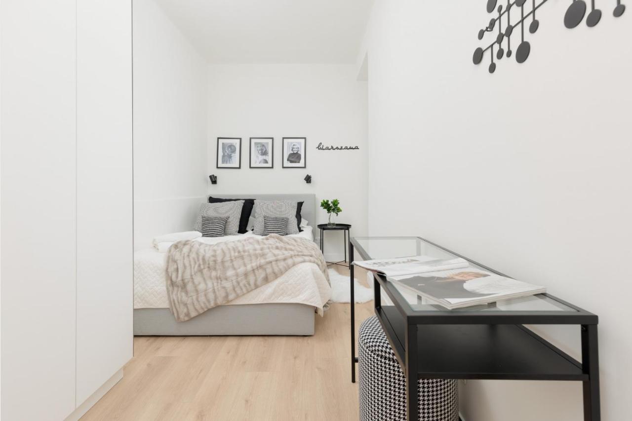 Apartment Srodmiescie Modern Krucza By Renters Prestige Warschau